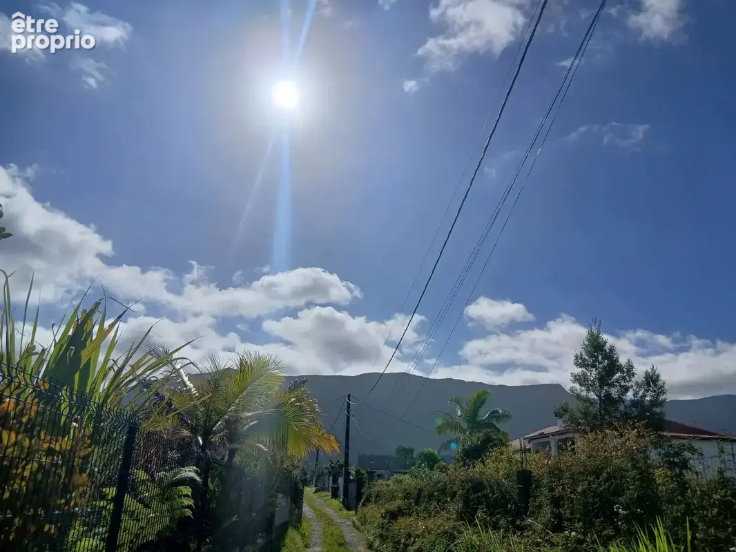 Terrain constructible de 669 m² à Saint-Joseph grand coude - photo 2