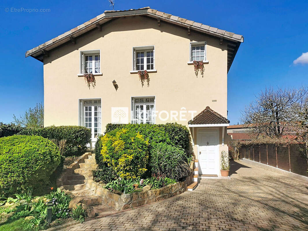 Maison à FLEURIEU-SUR-SAONE
