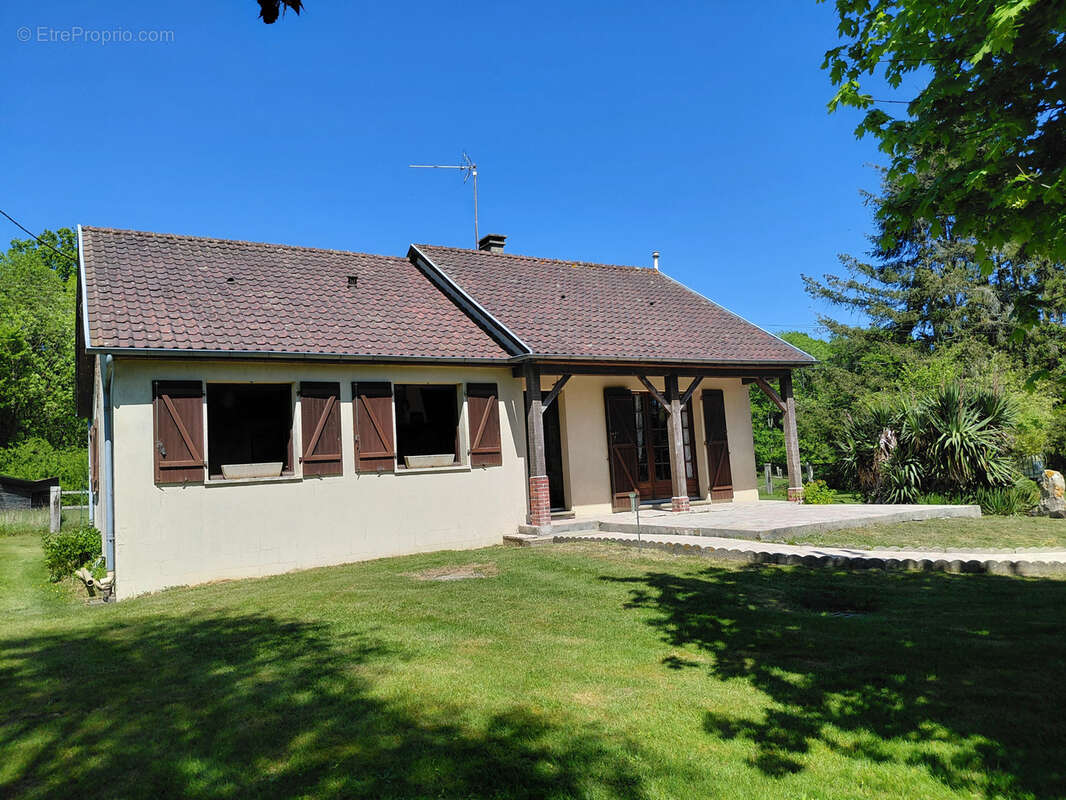 Maison à CHAMPS