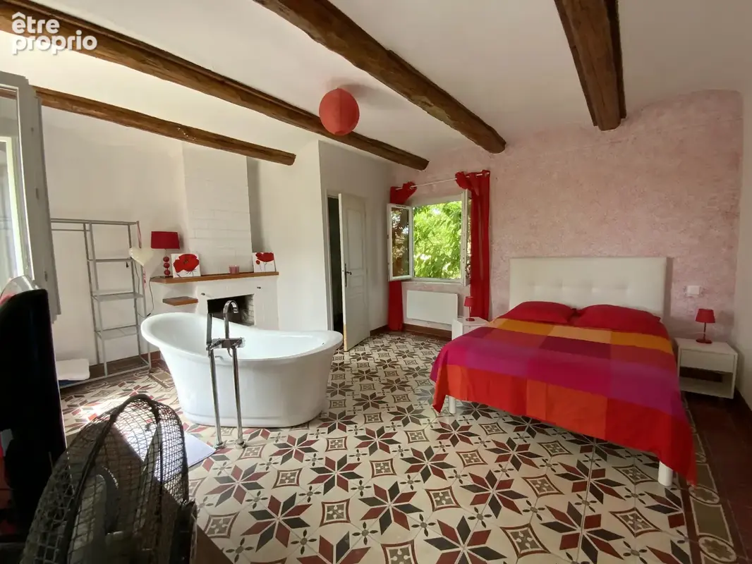 Maison en pierre avec piscine et son terrain 3000 m2 - photo 15