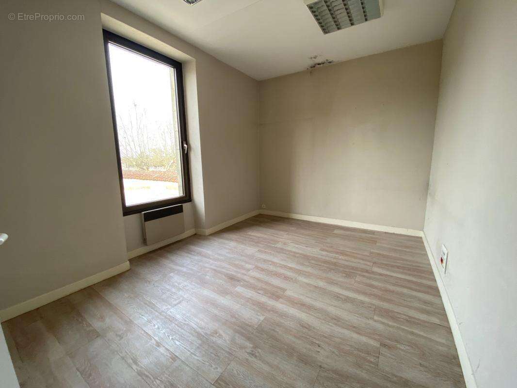 Commerce à LE BUISSON-DE-CADOUIN