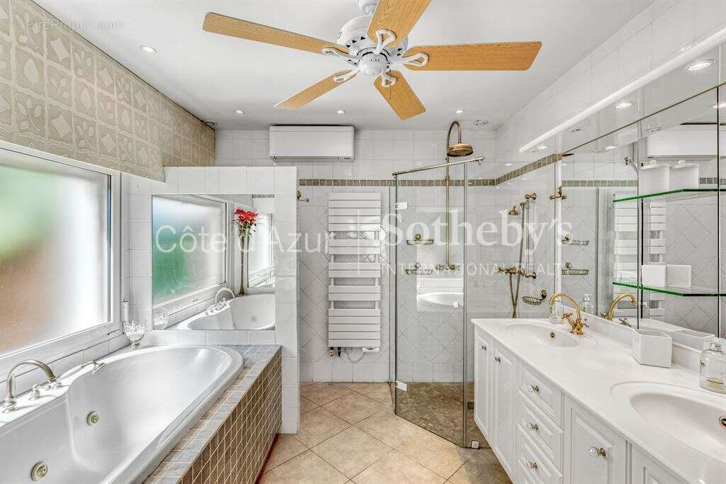 À vendre – Villa de charme avec vue mer et massif de l’Estérel, dans domaine sécurisé au Trayas - photo 7