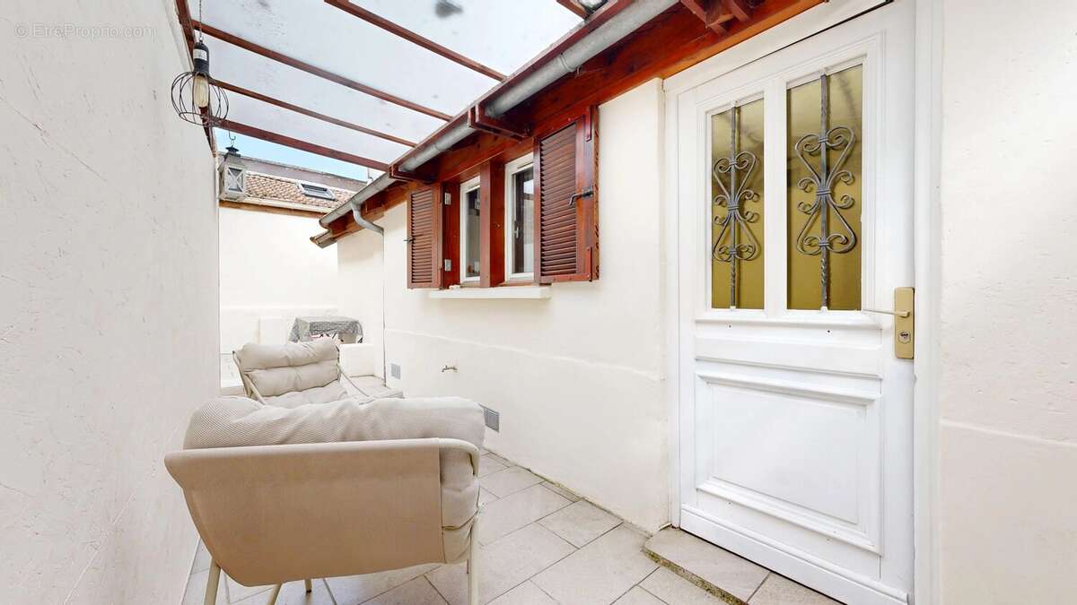 Appartement à VAUJOURS