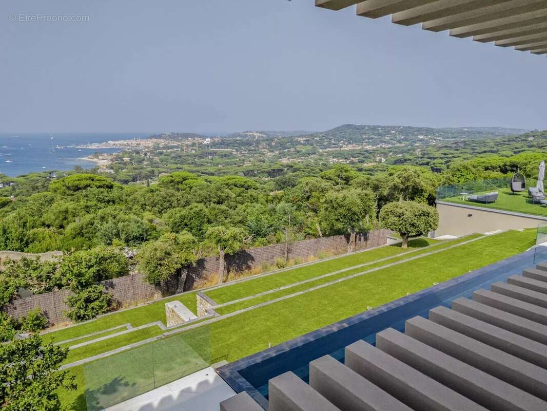 Vue mer à couper le souffle –  Vente propriété contemporaine neuve dans un domaine exclusif aux portes de Saint-Tropez - photo 7