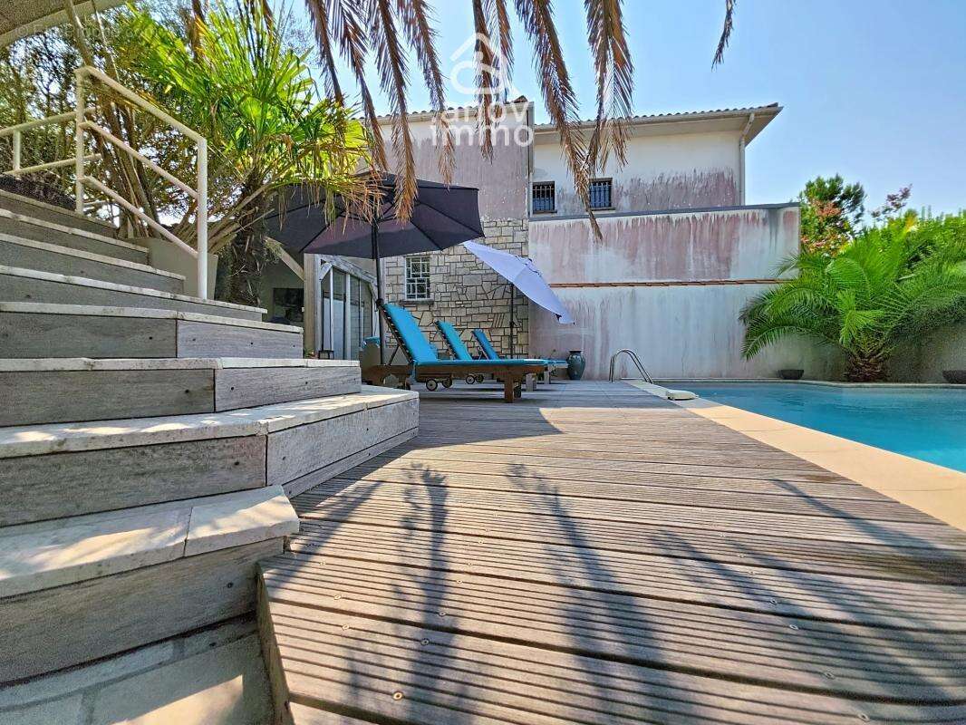 Royan Pontaillac Maison de caractère avec piscine à 4mn de l - photo 16