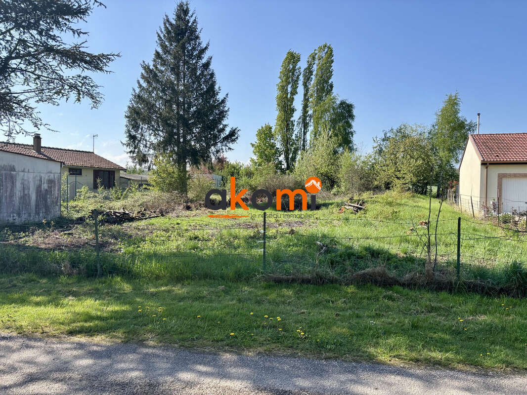 Terrain à DOMEVRE-SUR-VEZOUZE