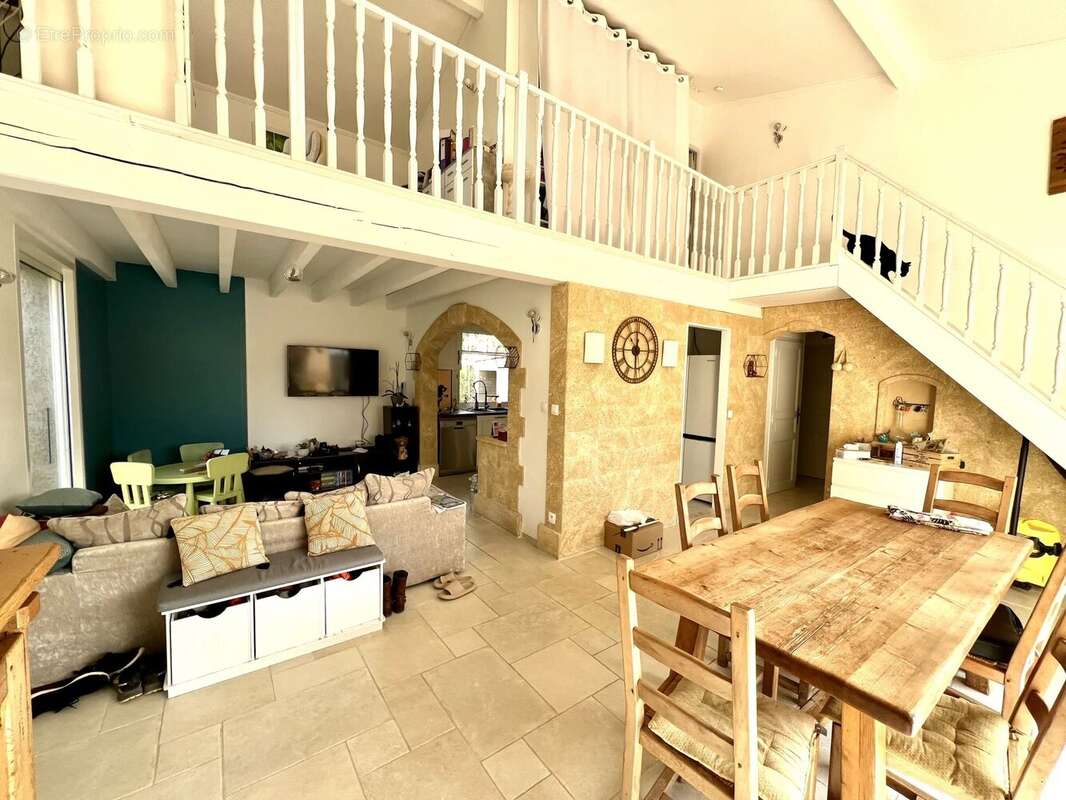 Maison à POURRIERES