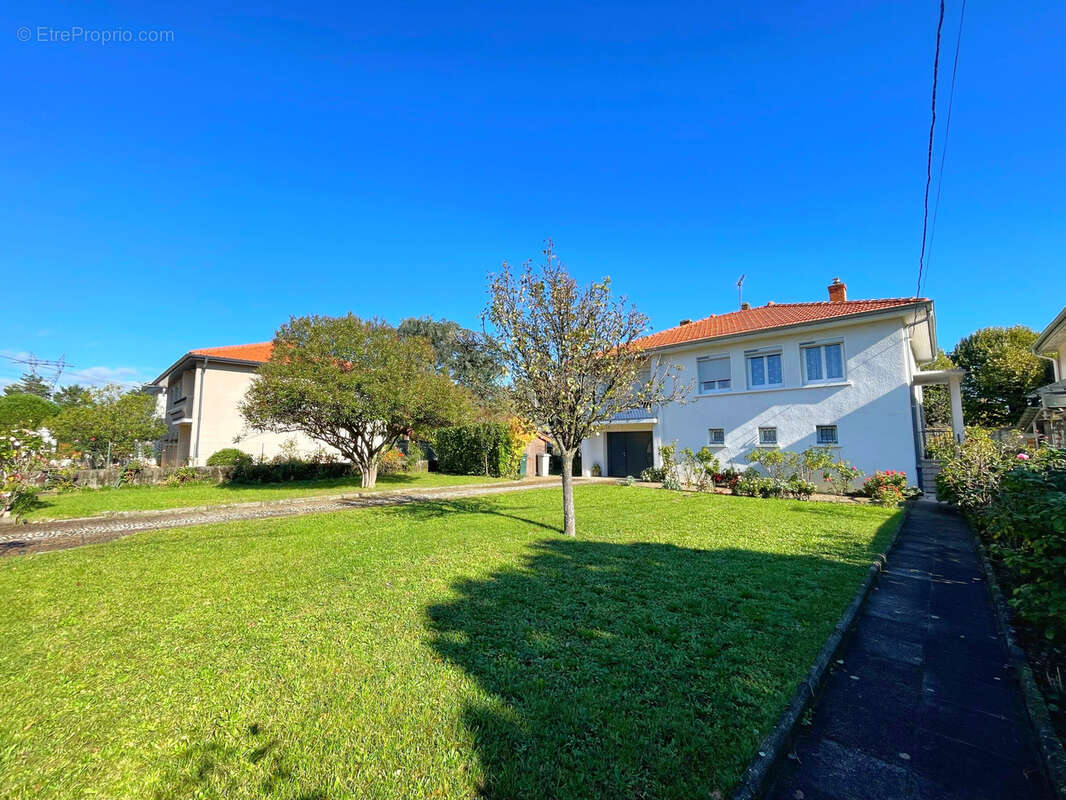 Maison à PIERRE-BENITE