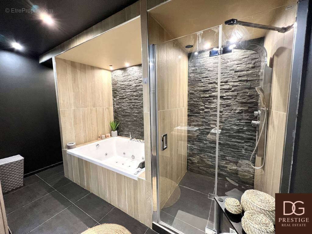 Appartement à VALLAURIS