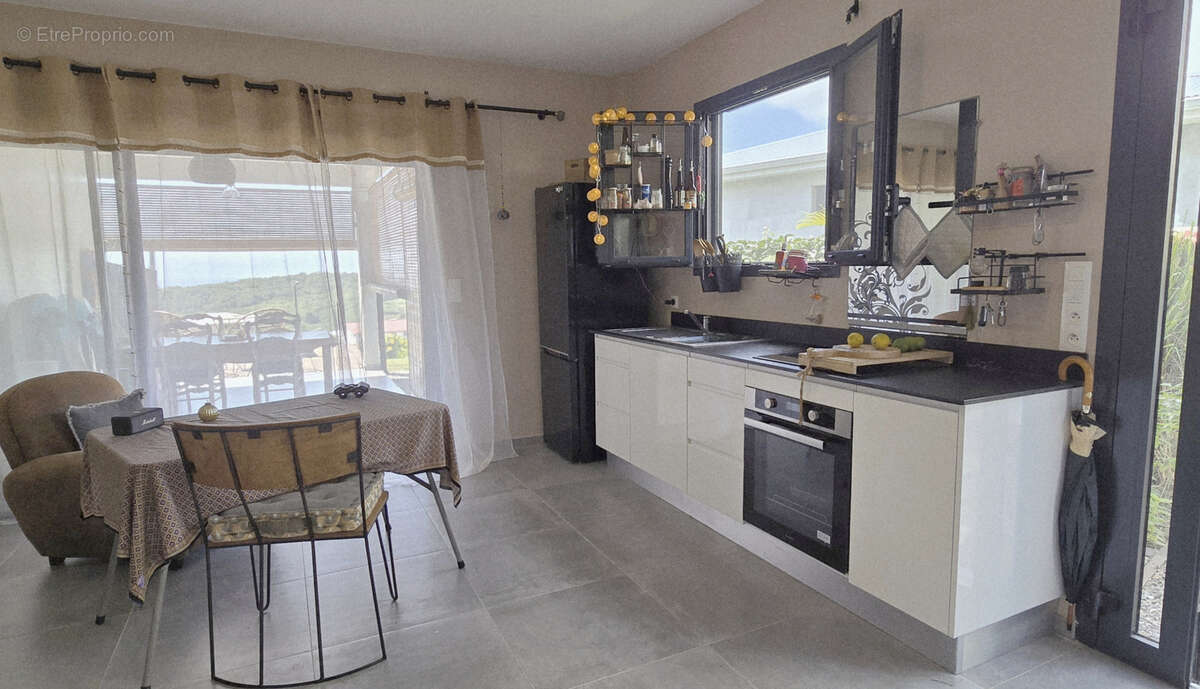 Appartement à RIVIERE-SALEE