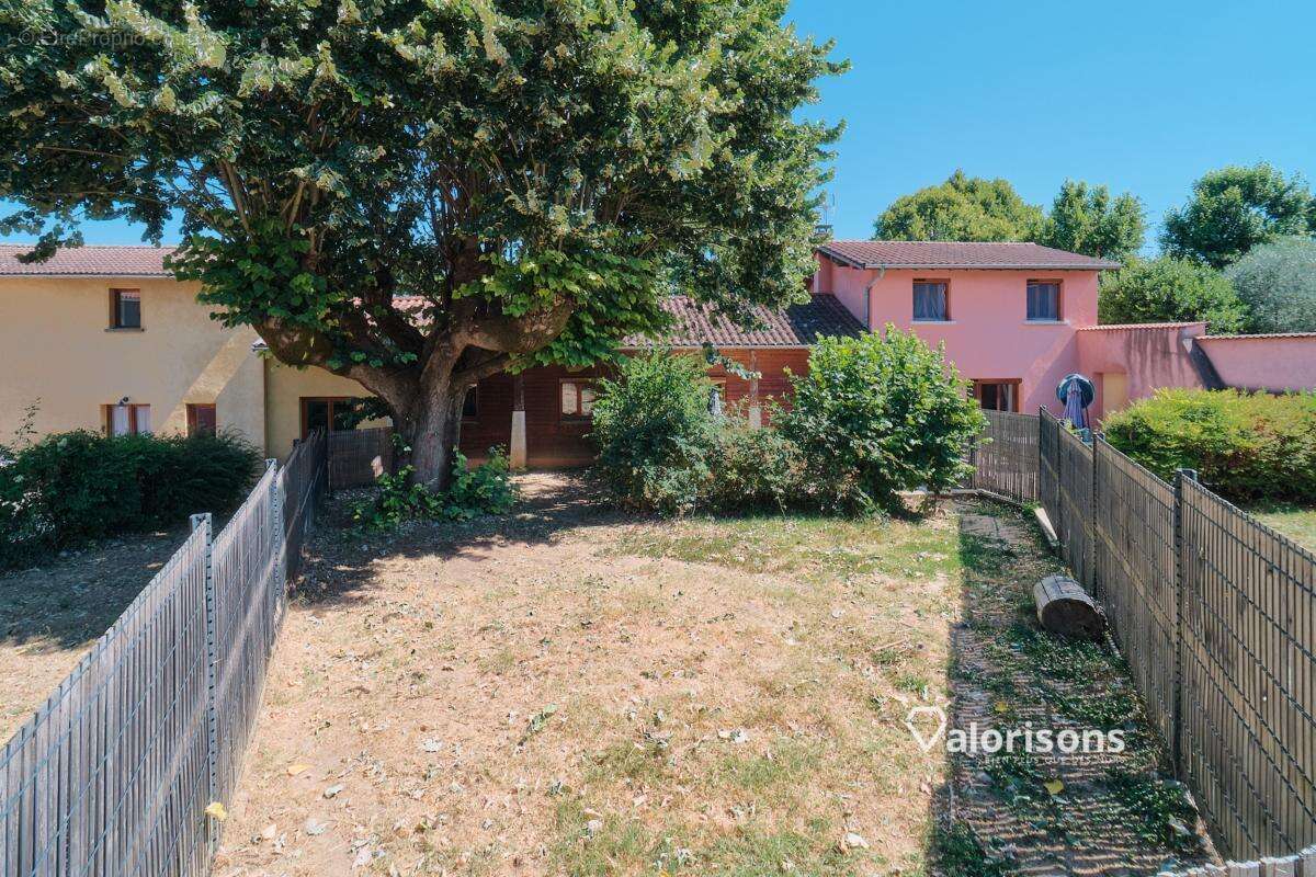 Maison 61 m² à Jons  - photo 11