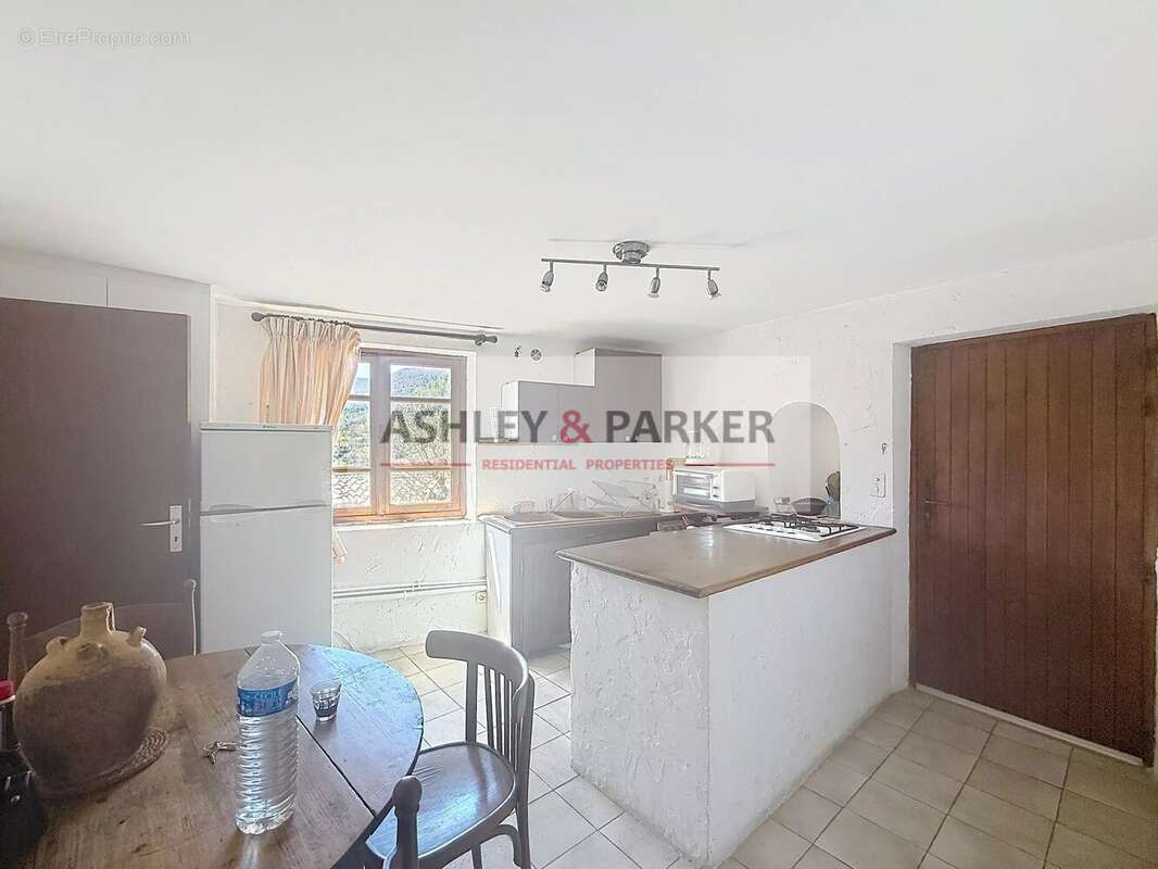 Appartement à SAUSSES