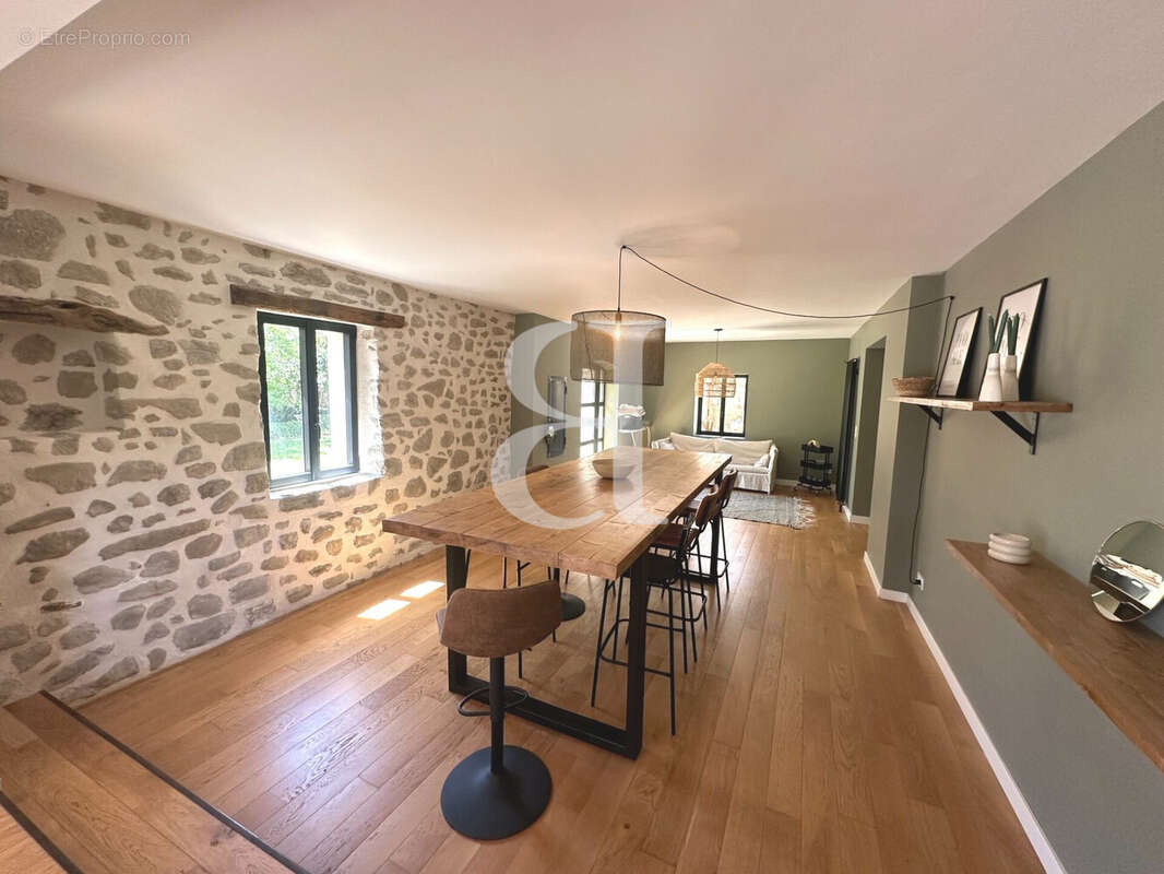 Maison à VAISON-LA-ROMAINE