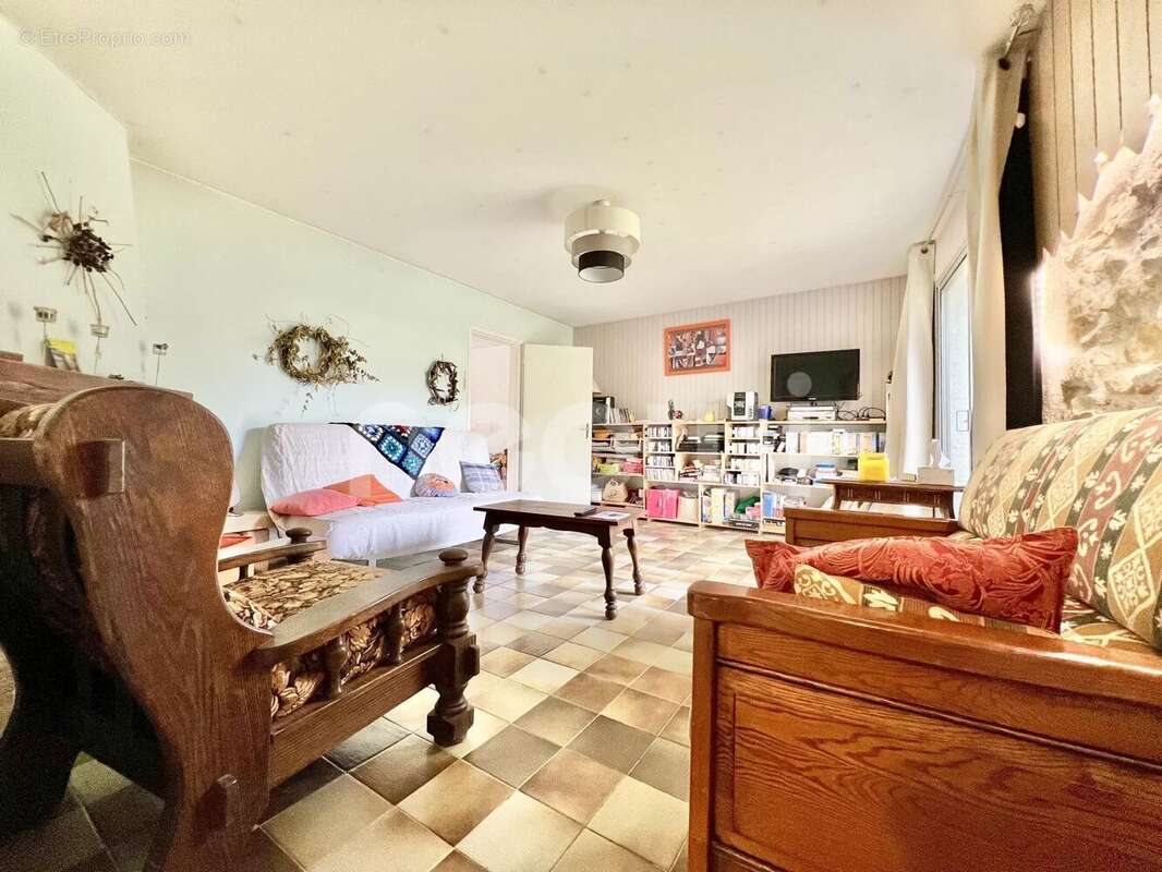 Maison à SAINT-CLEMENT-DE-REGNAT