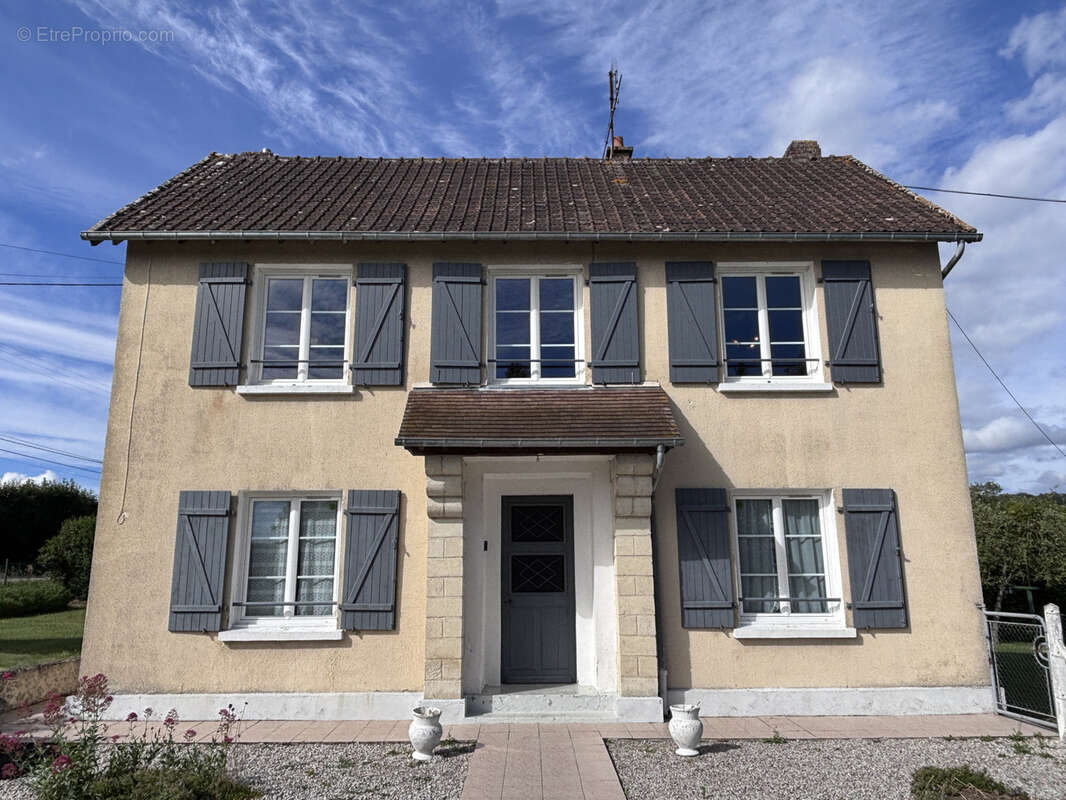 Maison à MONTREUIL-LA-CAMBE