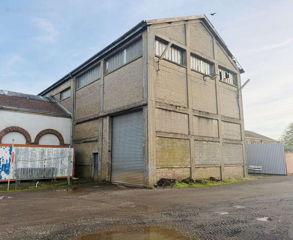 Commerce à TUCQUEGNIEUX