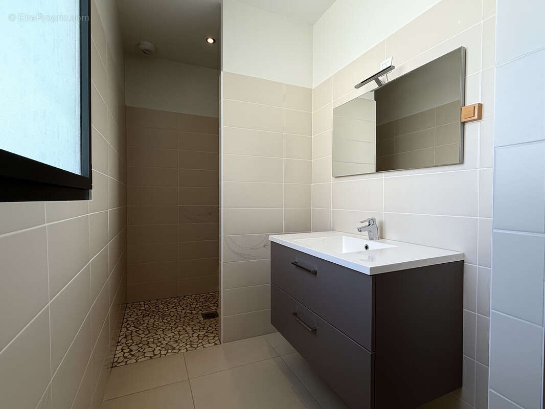 Appartement à CHATEL-SAINT-GERMAIN
