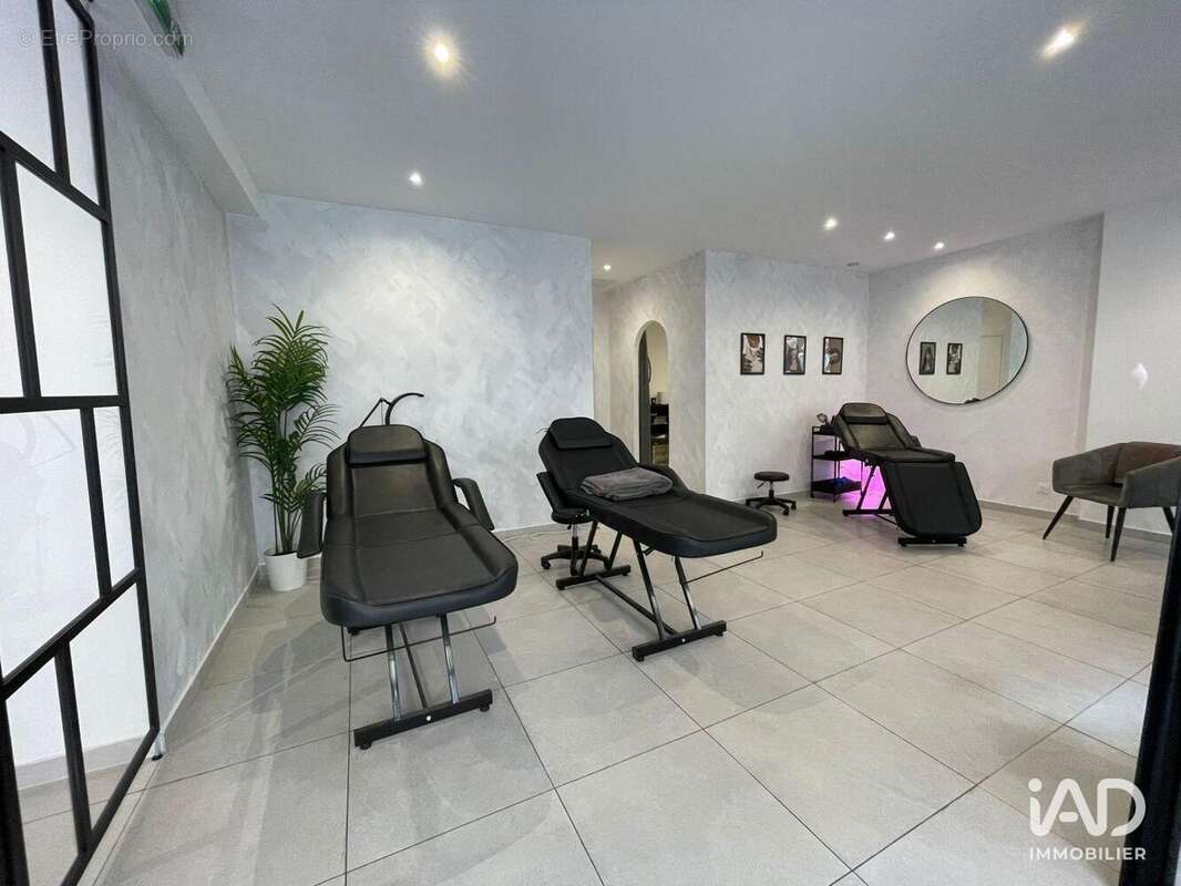 Photo 2 - Commerce à NEUILLY-PLAISANCE