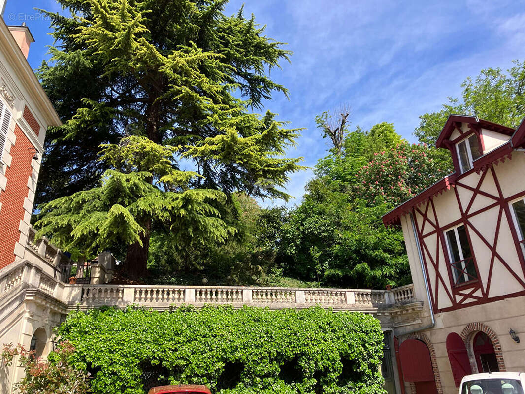 Maison à LE MESNIL-LE-ROI