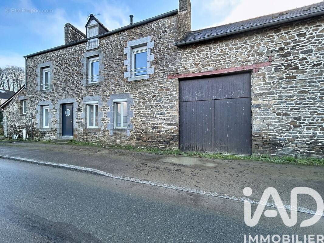 Photo 1 - Maison à SAINT-BROLADRE