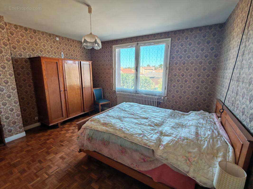 Maison de 185 m2  à Bignoux , 5 chambres , jardin, cour, grange - photo 5