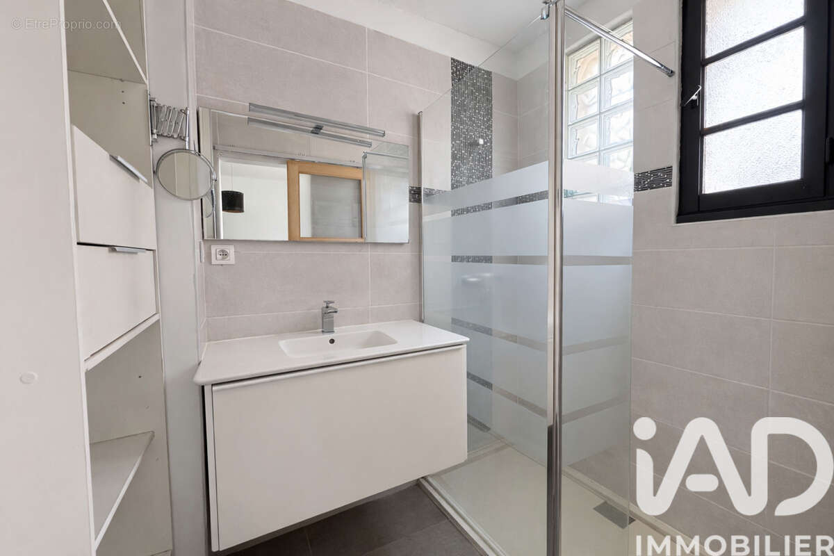 Maison 100 m² à Morieres-Les-Avignon  - photo 7