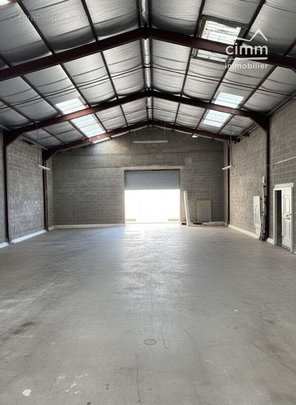 Commerce 840 m² à Tullins  - photo 3