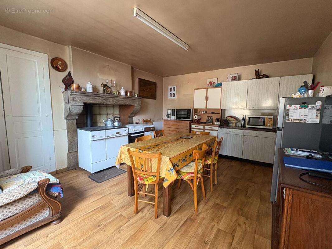 Maison à SAINT-PRIEST-SOUS-AIXE