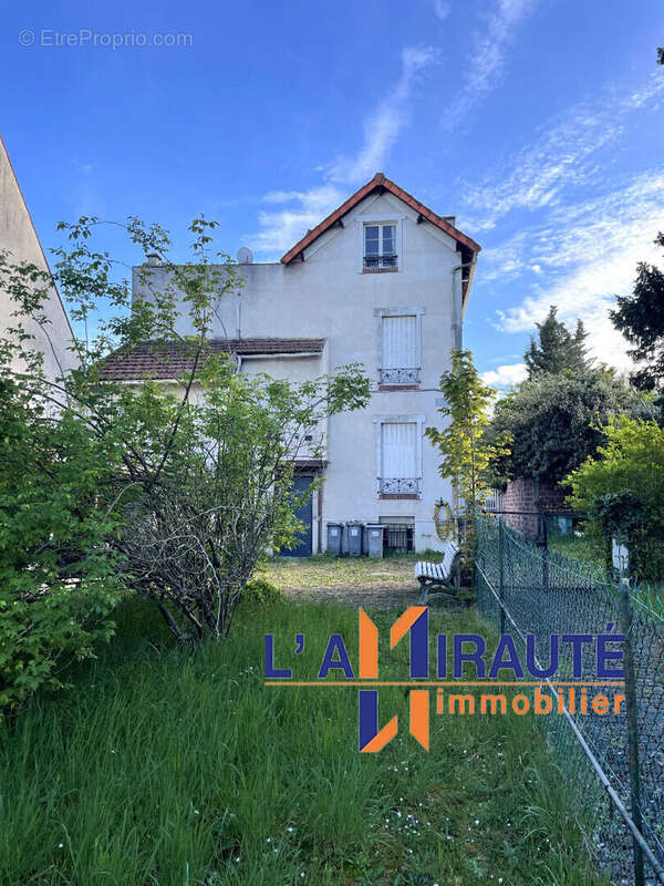 Maison à LE MESNIL-LE-ROI