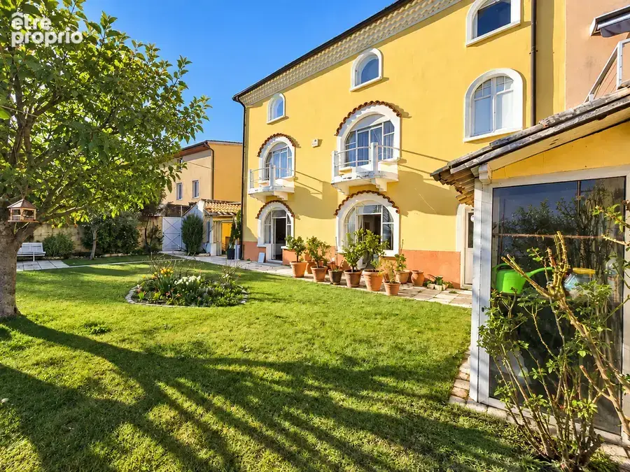 Maison 10 pièces 295 m² · à Condrieu · 295 m² · 690 000 €