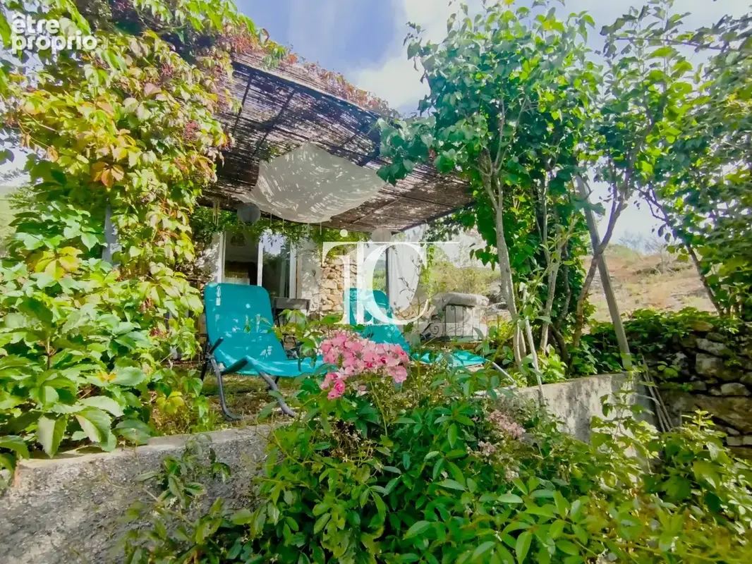 Maison de village en pierre restauree * 2 chambres * clede * jardin * calme mais proche commodites * - photo 3