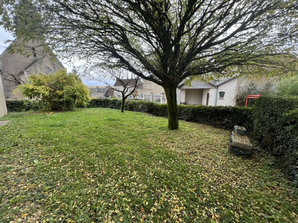 Maison à NEUVY-DEUX-CLOCHERS