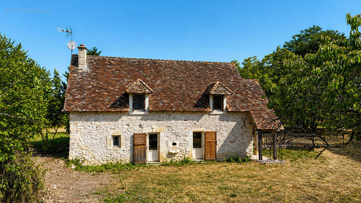 Ensemble immobilier avec dépendances sur plus de 12 000 m2 - photo 2