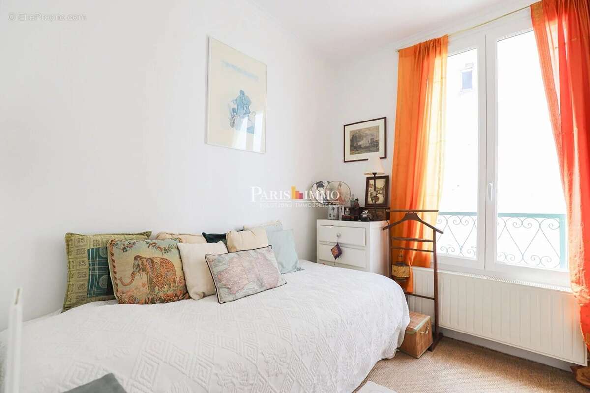 Paris 18e - Rue Lepic - Charme et calme - photo 8