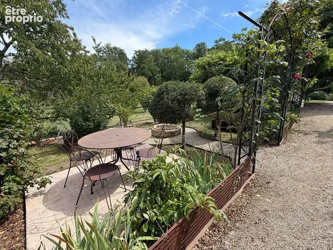 Charmante maison périgourdine avec piscine, beau jardin et dépendances - photo 14