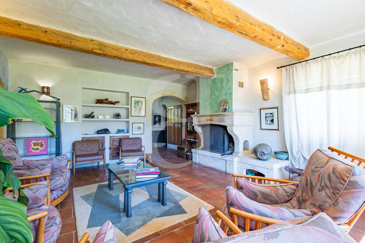 Maison à MENERBES