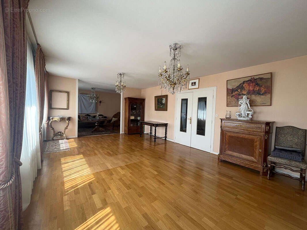 LANDIVISIAU - Appartement T4-  Centre Ville - photo 2