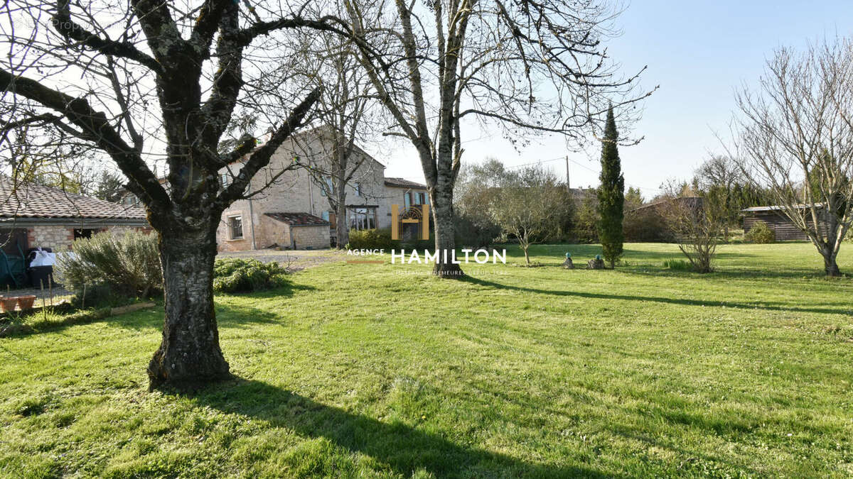 Charmante propriete avec prairies, piscine, garage et batiments annexes - photo 12