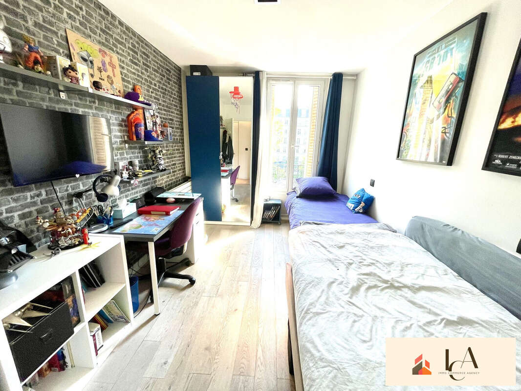 Chambre 3 de 10,95 m² - Appartement à NEUILLY-SUR-SEINE