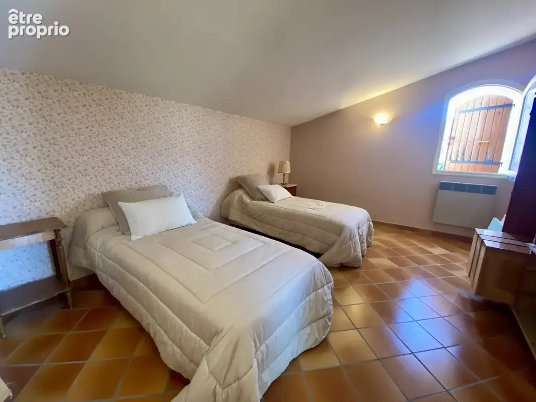 Miramas   villa t6 avec garage, terrasse et parcelle de 637 m2 - photo 7