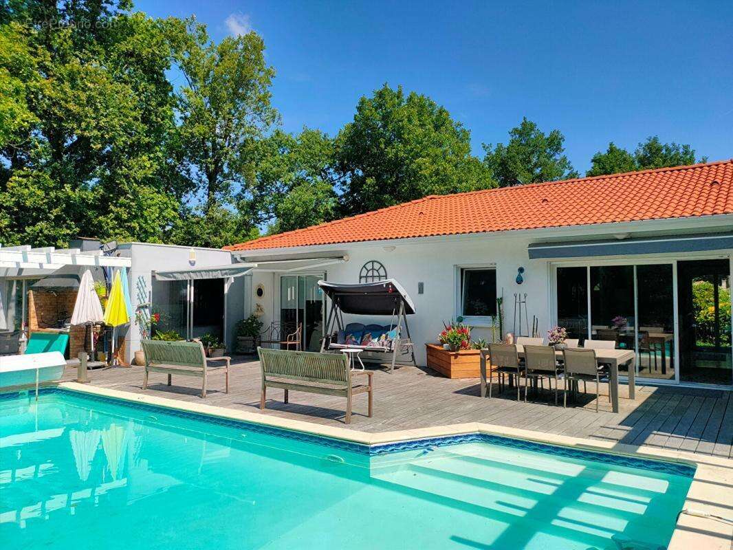 Maison à CARBON-BLANC