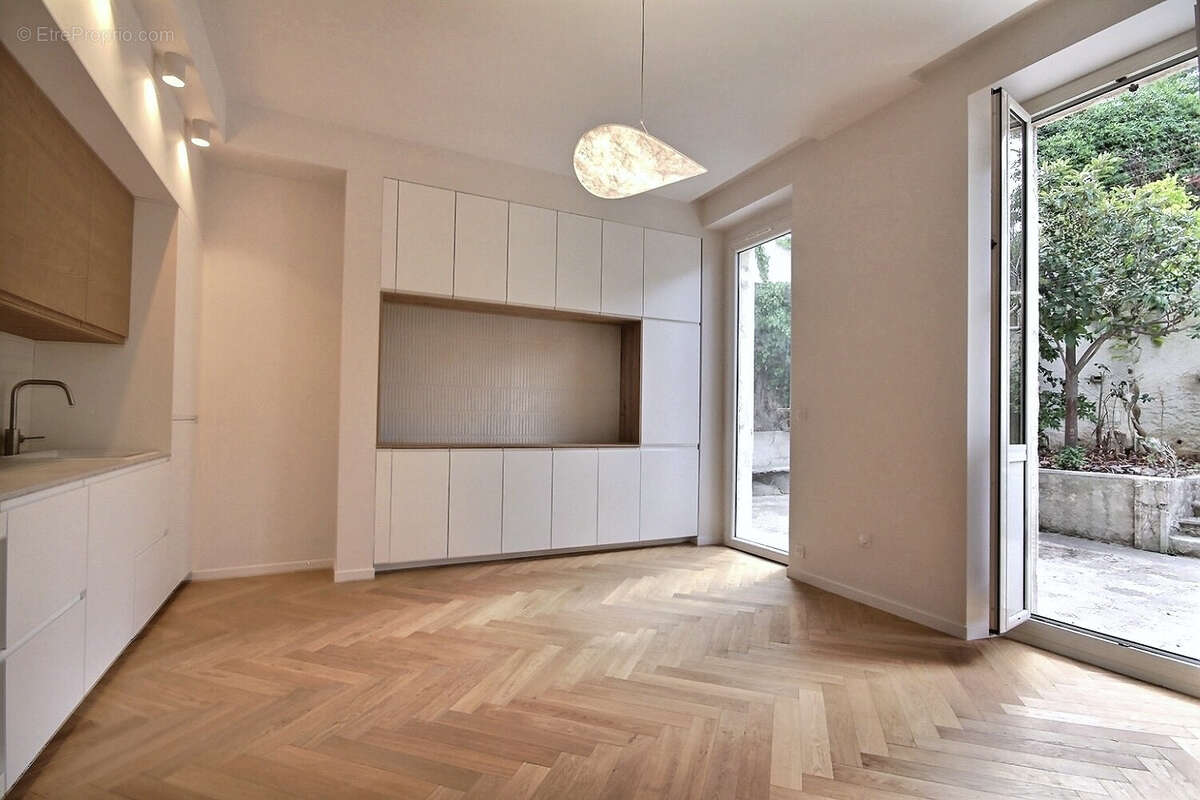 Appartement à MARSEILLE-7E