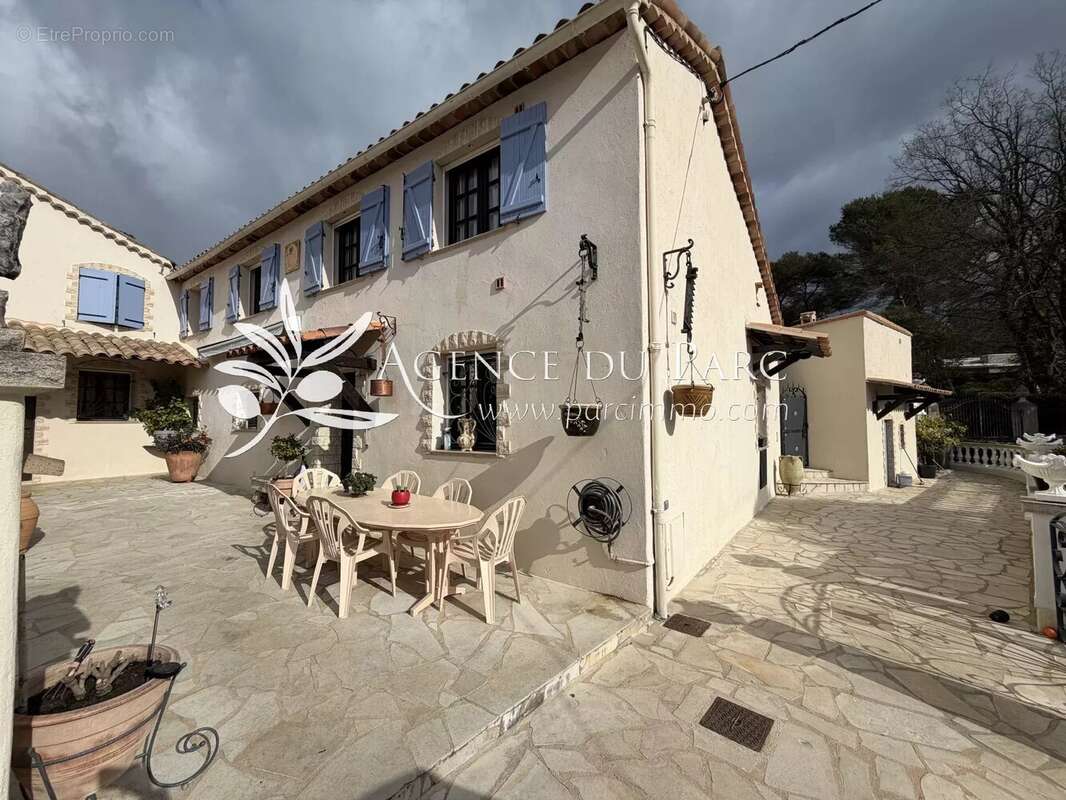 Maison à MOUGINS