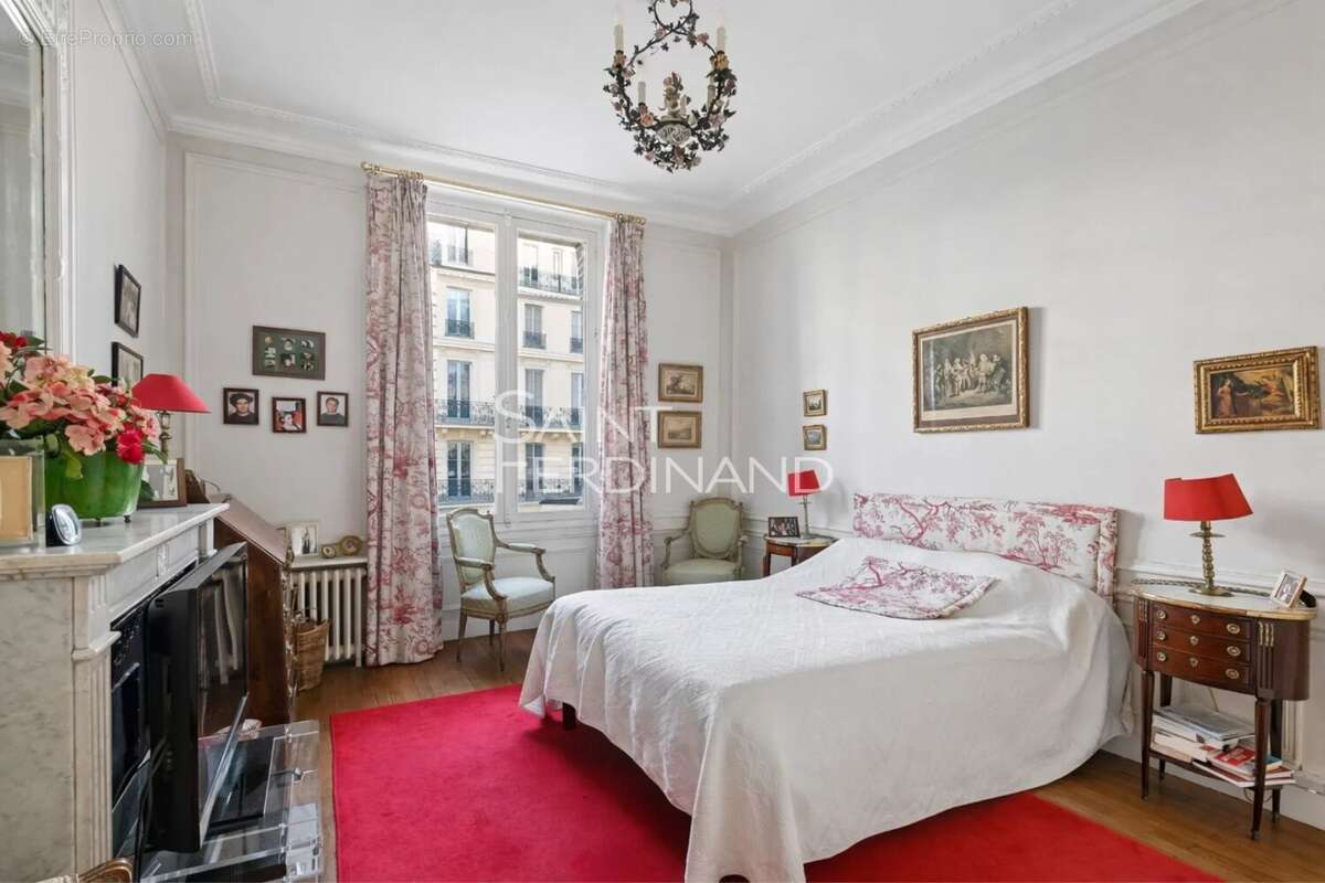 Appartement à NEUILLY-SUR-SEINE