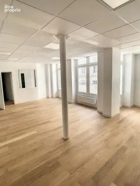 Commerce à PARIS-9E
