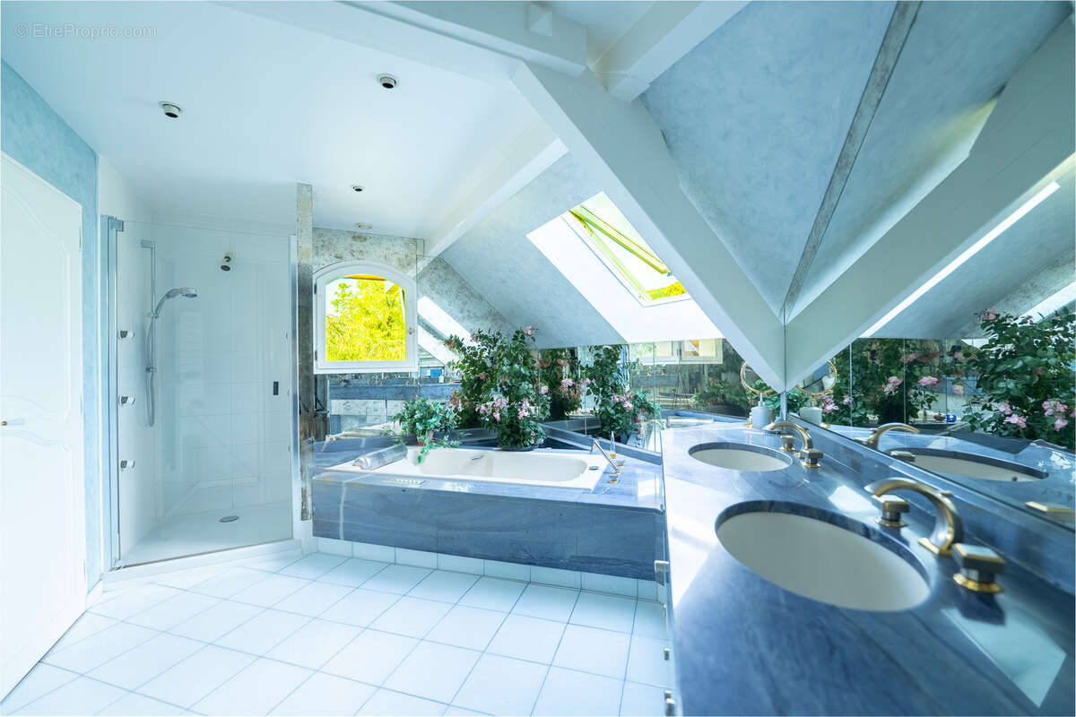 Maison à DIVONNE-LES-BAINS