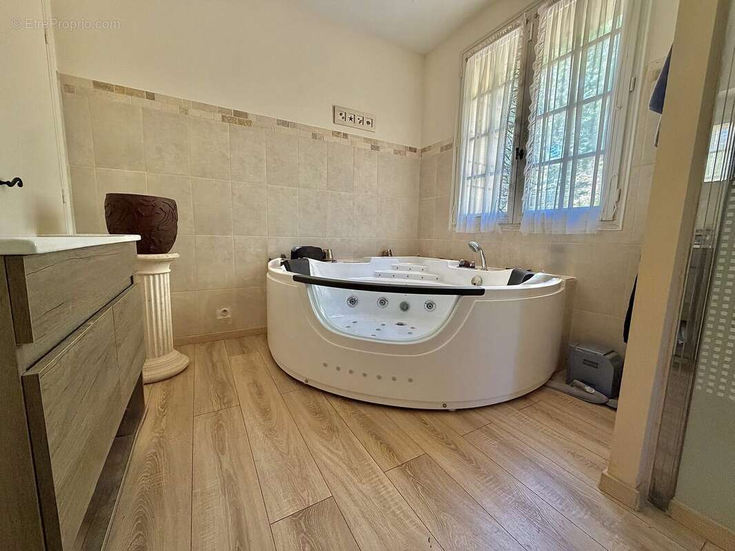 Maison 218 m² à Le Bugue  - photo 7