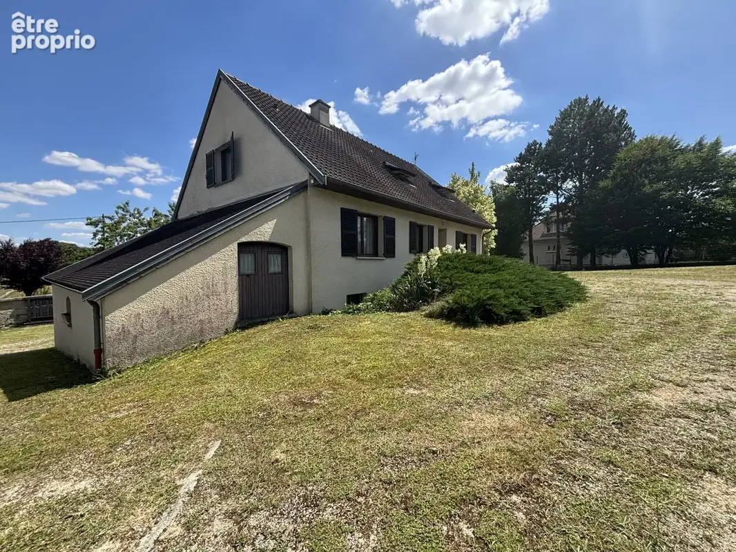 LAIGNES (21) maison de 205m2 ,année 1980 ,avec sous-sol , garages et terrain de 2000m2 proche de l'autoroute. - photo 2
