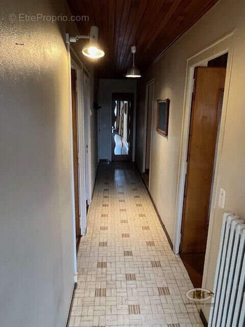 Maison 78 m² à Cranves-Sales  - photo 8