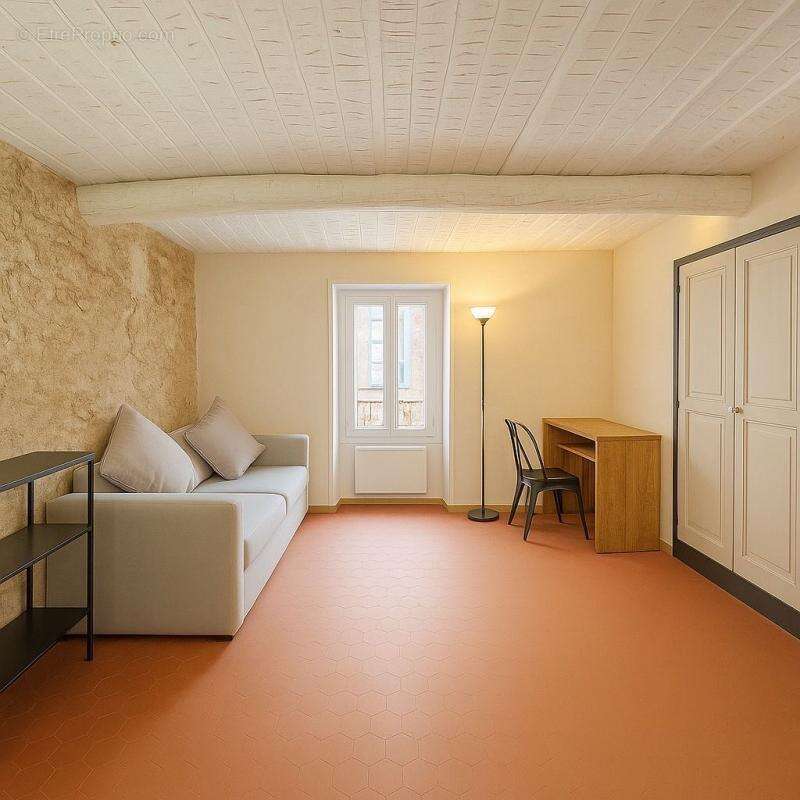 Maison à LA ROQUETTE-SUR-SIAGNE